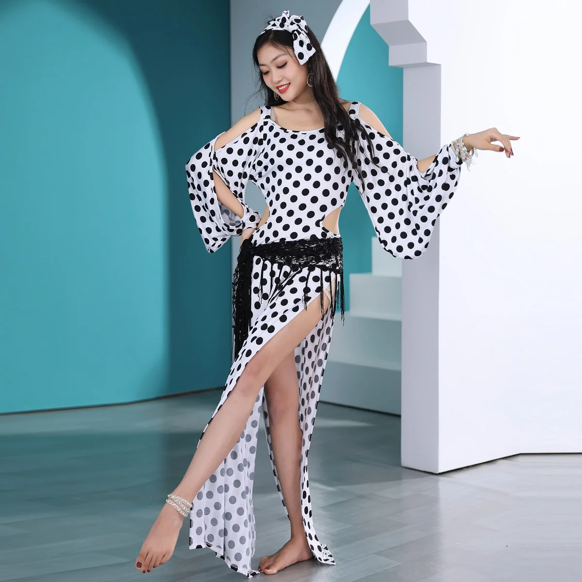 Belly Dance Long Skirt Set Baladi Wave Dot Robe Folk Luxury Costume Oriental Dance Clothes With Safety Pants Headband Hip Scarf
Belly Dance Long Skirt Set Baladi Wave Dot Robe Folk Luxury Costume Oriental Dance Clothes With Safety Pants Headband Hip Scarf