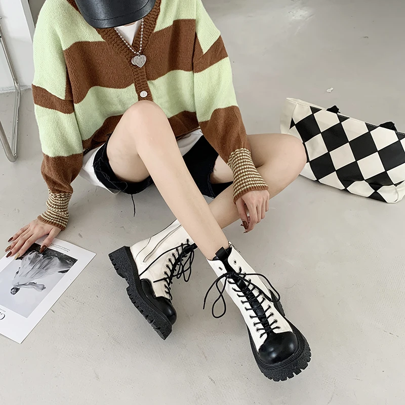Fashion Platform Lace Up Lolita Goth Short Boots New Martin Boots Woman Anime Sweet Girls Cosplay Harajuku Mid Heel Trend Gothic
Fashion Platform Lace Up Lolita Goth Short Boots New Martin Boots Woman Anime Sweet Girls Cosplay Harajuku Mid Heel Trend Gothic