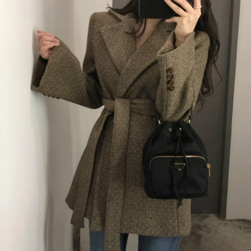 Women Autumn Winter Long Wool Blazer Coat Jacket Bandage Long Sleeve British Style Thick Woolen Overcoat Outer Wear Loose
Women Autumn Winter Long Wool Blazer Coat Jacket Bandage Long Sleeve British Style Thick Woolen Overcoat Outer Wear Loose