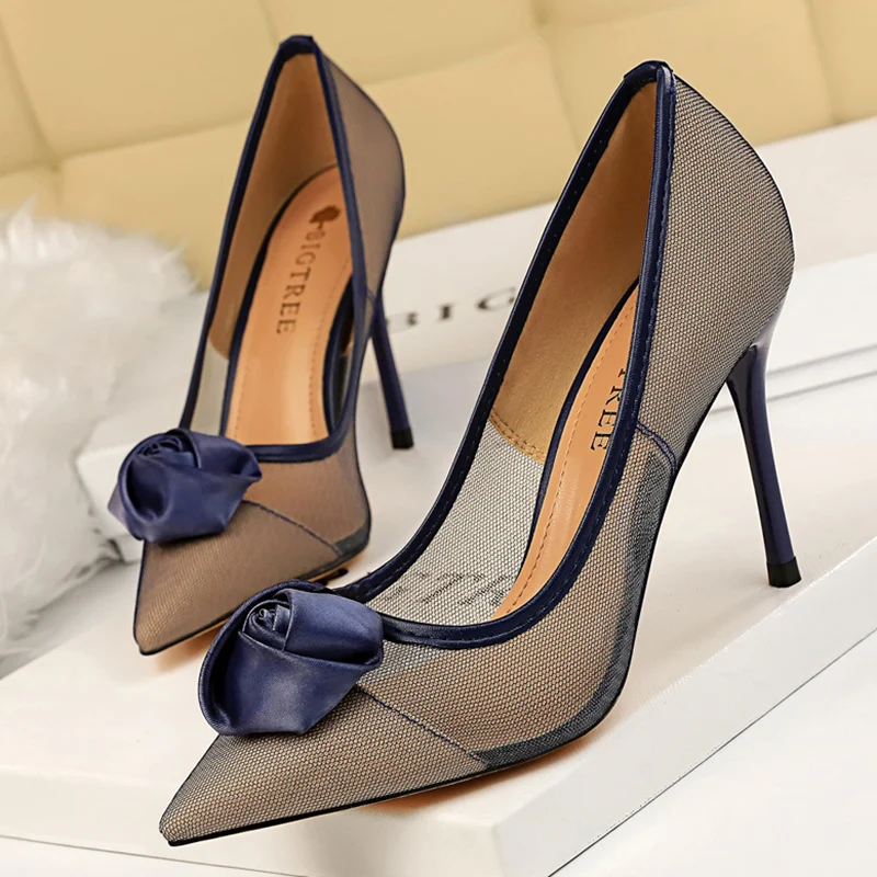 2022 Woman 9cm High Heels Women Scarpins Mesh Floral Pumps Lady Stiletto Blue Wedding Bridal Valentine Fetish Nightclub Shoes
2022 Woman 9cm High Heels Women Scarpins Mesh Floral Pumps Lady Stiletto Blue Wedding Bridal Valentine Fetish Nightclub Shoes