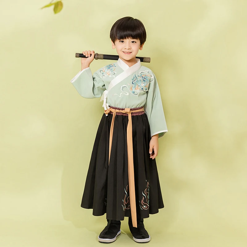 Улучшенная одежда Hanfu для мальчиков, комплект зеленого огнестойкого воротника, Детские осенне-зимние товары в китайском стиле
Улучшенная одежда Hanfu для мальчиков, комплект зеленого огнестойкого воротника, Детские осенне-зимние товары в китайском стиле