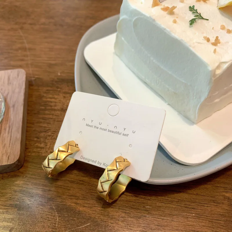 Fashionable Geometrical C Word Earring Restoring Ancient Ways Individual Character Euramerican Metal Feels Cool Small Earrings
Fashionable Geometrical C Word Earring Restoring Ancient Ways Individual Character Euramerican Metal Feels Cool Small Earrings