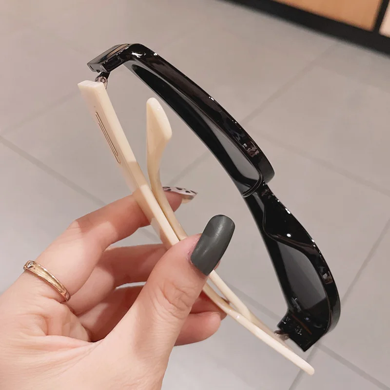 Fashion One Piece Women Sunglasses Retro Round Metal Strip Decoration Eyewear Shades UV400 Trending Men Sun Glasses
Fashion One Piece Women Sunglasses Retro Round Metal Strip Decoration Eyewear Shades UV400 Trending Men Sun Glasses