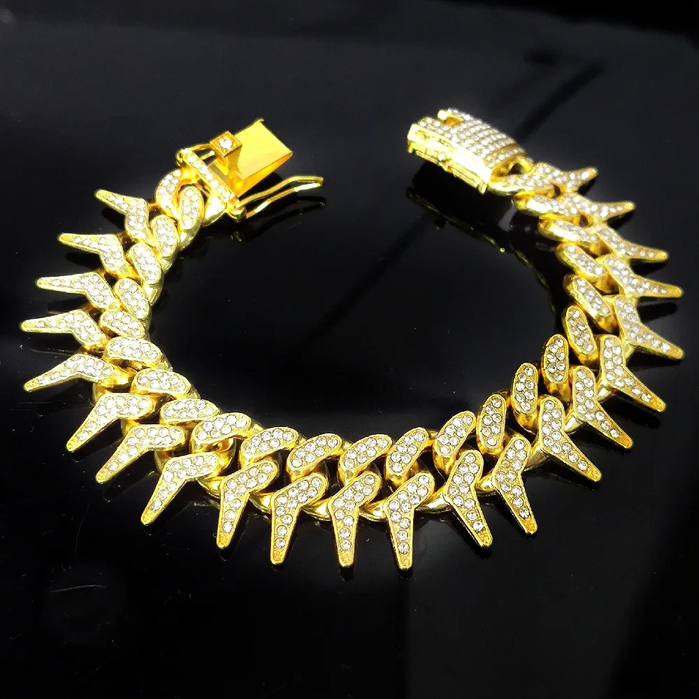 European and American hip-hop Cuban chain unilateral thorn comb shape full diamond large gold chain necklace
European and American hip-hop Cuban chain unilateral thorn comb shape full diamond large gold chain necklace