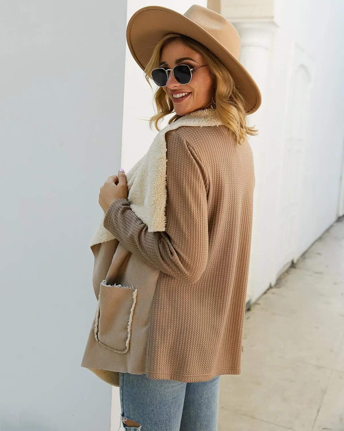 2020 Thick Winter Women Casual Faux Fur Jackets Warm Cardigan Female Teddy Plush Coats Sweatshirt Outerwear Overcoats Streetwear
2020 Thick Winter Women Casual Faux Fur Jackets Warm Cardigan Female Teddy Plush Coats Sweatshirt Outerwear Overcoats Streetwear