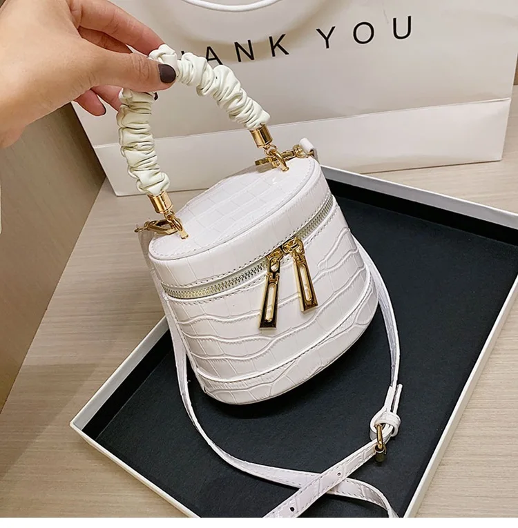 Portable small bag 2021 new trendy women's hundred shoulder bag texture stone grain bucket bag fashion messenger bag female bag
Portable small bag 2021 new trendy women's hundred shoulder bag texture stone grain bucket bag fashion messenger bag female bag