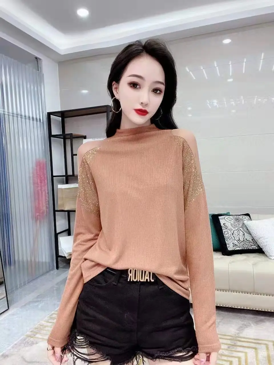 Mesh Stitching Diamond Inlaid Long Sleeve Bottoming Shirt women's 2021 Autumn New Foreign Style Semi High Neck T-shirt
Mesh Stitching Diamond Inlaid Long Sleeve Bottoming Shirt women's 2021 Autumn New Foreign Style Semi High Neck T-shirt