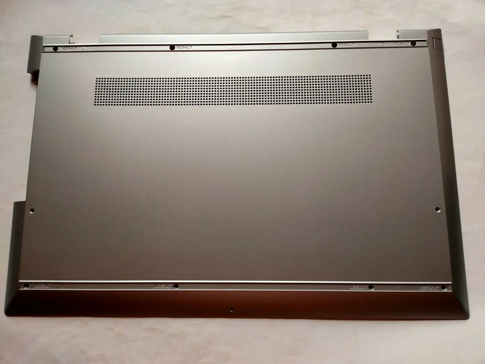 Новая нижняя крышка для HP ENVY 17T-BW 17M-BW 17-BW000
Новая нижняя крышка для HP ENVY 17T-BW 17M-BW 17-BW000