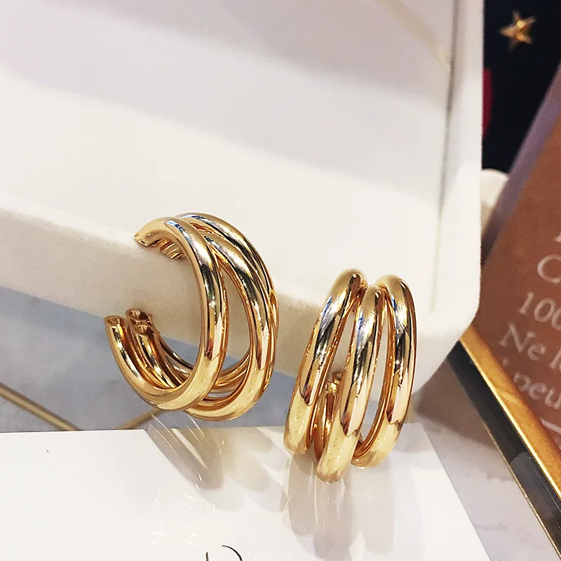 Fashion Korean Metal Elegant Hoop Earring Woman 2020 New Vintage Gold Color Geometric Statement Earrings Jewelry Brincos Gift
Fashion Korean Metal Elegant Hoop Earring Woman 2020 New Vintage Gold Color Geometric Statement Earrings Jewelry Brincos Gift