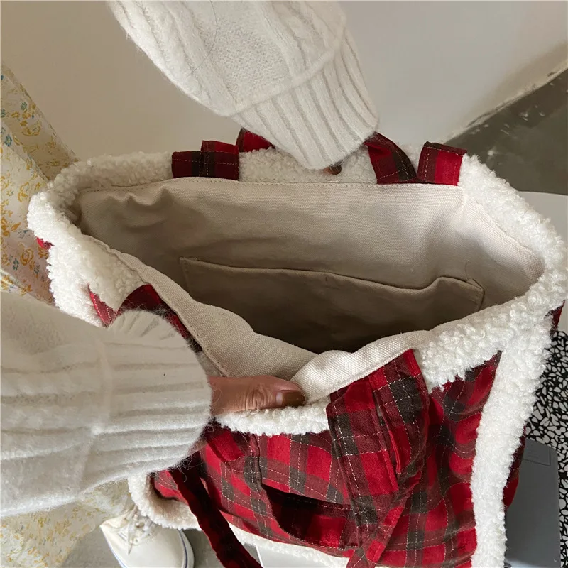Vintage Plaid Women Shoulder Messenger Bags Winter Artificial Lamb Wool Ladies Travel Casual Tote Large Capacity Female Handbags
Vintage Plaid Women Shoulder Messenger Bags Winter Artificial Lamb Wool Ladies Travel Casual Tote Large Capacity Female Handbags