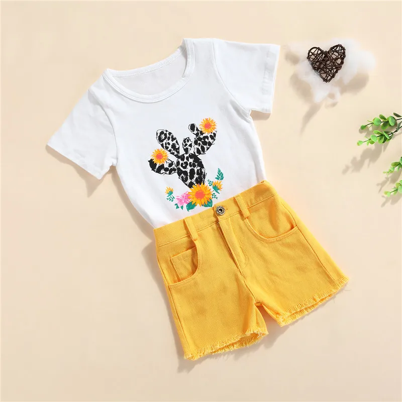 Girls Casual Two-piece Clothes Set, FloralPrinted Pattern Short Sleeve Tops and Shorts Kid Girls Summer Casual Clothing Set 
Girls Casual Two-piece Clothes Set, FloralPrinted Pattern Short Sleeve Tops and Shorts Kid Girls Summer Casual Clothing Set