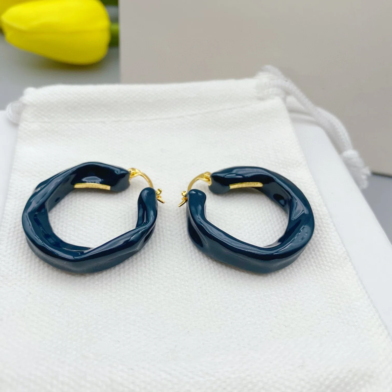 European and American fashionable irregular geometric Earrings brass simple cold wind Earrings female
European and American fashionable irregular geometric Earrings brass simple cold wind Earrings female