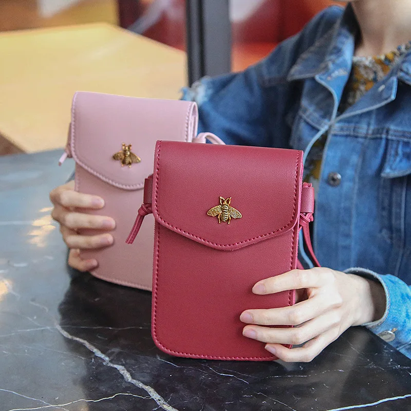 Wholesale Women Small Mobile Phone Bag 2021 New Simple Fashion Bee Mini Square Shoulder Messenger Female Bag 
Wholesale Women Small Mobile Phone Bag 2021 New Simple Fashion Bee Mini Square Shoulder Messenger Female Bag