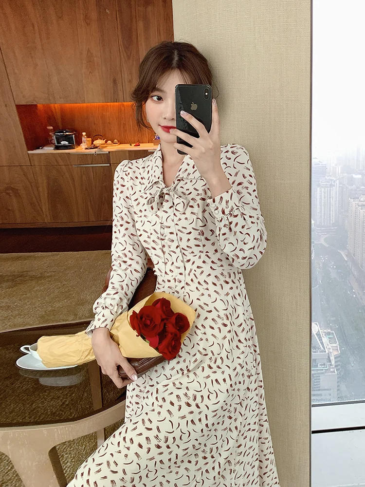 Autumn Dress 2021 New Gentle Wind Age Reduction Show Thin Temperament Long Skirt French Minority Skirt
Autumn Dress 2021 New Gentle Wind Age Reduction Show Thin Temperament Long Skirt French Minority Skirt