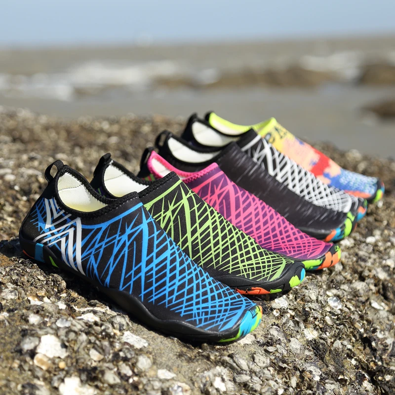 New couple beach wading shoes, quick-drying shoes, outdoor light-weight adventure upstream shoes, rock climbing shoes
New couple beach wading shoes, quick-drying shoes, outdoor light-weight adventure upstream shoes, rock climbing shoes