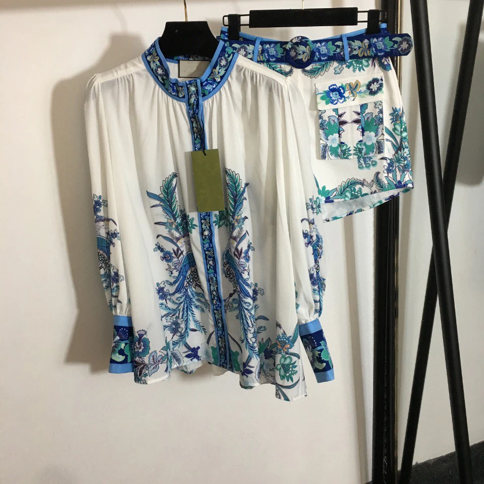 High Quality Luxury Autumn Sexy Women's Blue and White Porcelain Print Stand Neck Long Sleeve Shirts+belt Waist Shorts 2pcs Set
High Quality Luxury Autumn Sexy Women's Blue and White Porcelain Print Stand Neck Long Sleeve Shirts+belt Waist Shorts 2pcs Set