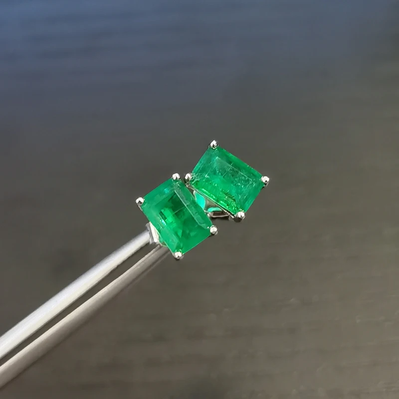 Luxury Vintage Solid 925 Sterling Silver Emerald Gemstone Stud Earrings for Women Anniversary Party Gift Christmas Earrings
Luxury Vintage Solid 925 Sterling Silver Emerald Gemstone Stud Earrings for Women Anniversary Party Gift Christmas Earrings