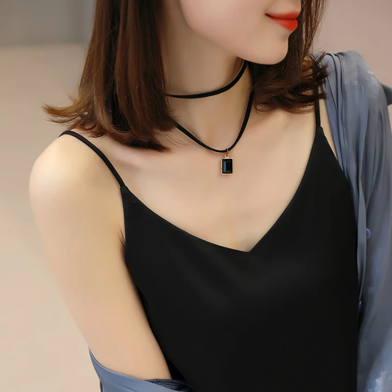 Casual V-Neck Sexy Solid Satin Woman Camis Tank Tops Render Chiffon Sleeveless Camisole Top Plus Size Halter Camis Tops
Casual V-Neck Sexy Solid Satin Woman Camis Tank Tops Render Chiffon Sleeveless Camisole Top Plus Size Halter Camis Tops