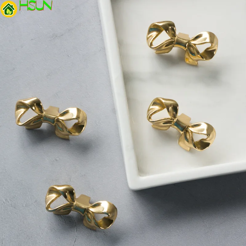 Handle Light Luxury Bowknot Brass Furniture Butterfly Knot Door Handles and Knobs for Kitchen Cabinet Drawer Pulls Home Decor
Handle Light Luxury Bowknot Brass Furniture Butterfly Knot Door Handles and Knobs for Kitchen Cabinet Drawer Pulls Home Decor