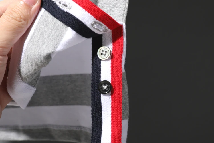 2021 Fashion TB THOM Brand T-shirt O-Neck Collar Horizontal Stripes Short-sleeved T-shirt Loose Men Cotton Summer Clothing
2021 Fashion TB THOM Brand T-shirt O-Neck Collar Horizontal Stripes Short-sleeved T-shirt Loose Men Cotton Summer Clothing