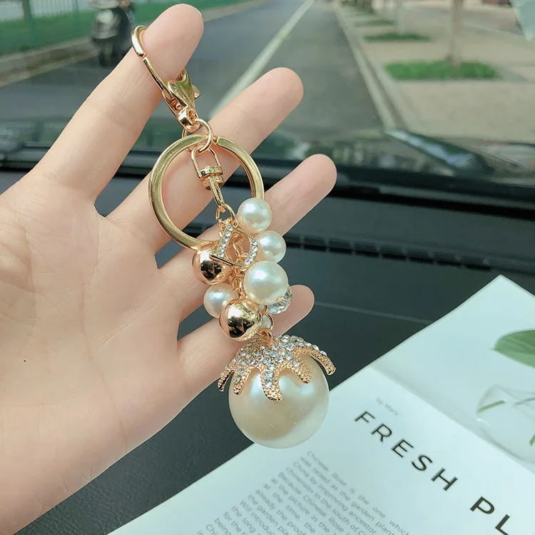 New Exquisite Pearl String Key Chain Hot Selling Bag Pendant Keychains Small Gift Metal Fashion Women's Car Jewelry Key Ring
New Exquisite Pearl String Key Chain Hot Selling Bag Pendant Keychains Small Gift Metal Fashion Women's Car Jewelry Key Ring