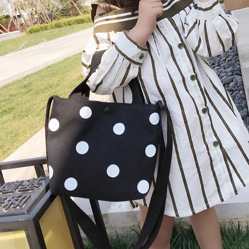 Fashion Retro Girl'S Canvas Handbag New Girls'S Casual Polka Dot Zipper Simple Shoulder Bag
Fashion Retro Girl'S Canvas Handbag New Girls'S Casual Polka Dot Zipper Simple Shoulder Bag