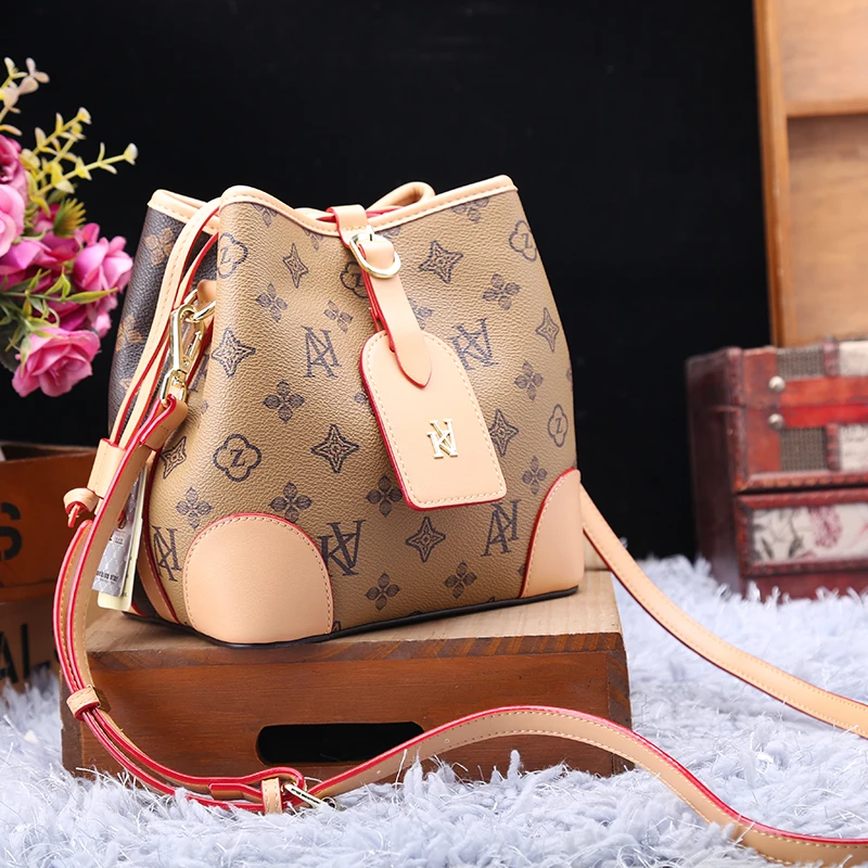 Luxury Brand Fashion Handbags 2021Trendy 100% Genuine Leather Bucket Bag Ladies Shoulder Bag Handbag and Wallet Sac A Main Femme
Luxury Brand Fashion Handbags 2021Trendy 100% Genuine Leather Bucket Bag Ladies Shoulder Bag Handbag and Wallet Sac A Main Femme