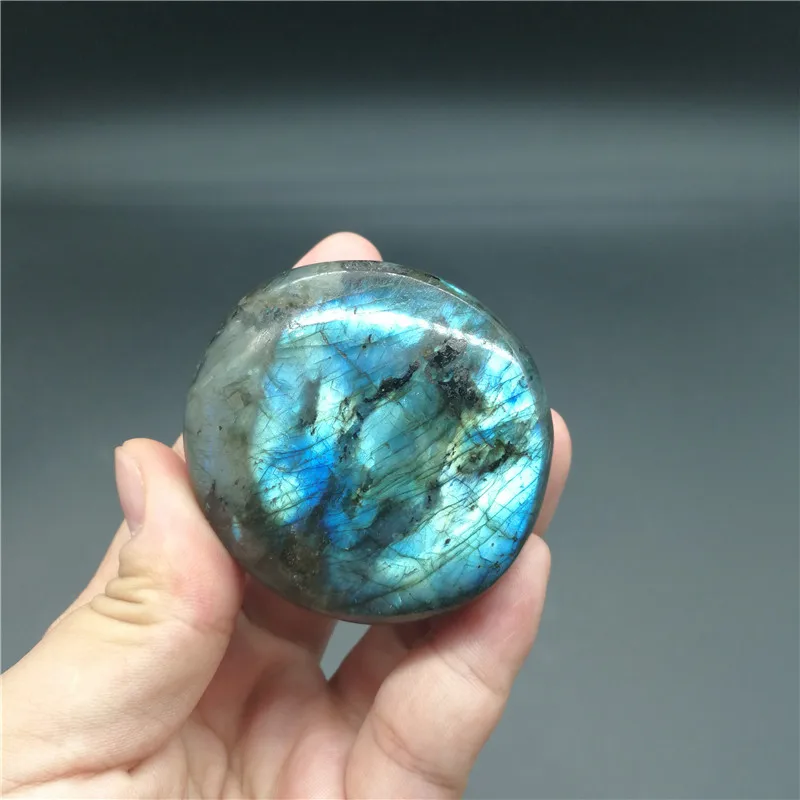 1pcs Natural mineral specimen Flashy Labradorite Pebble Palm Stone
1pcs Natural mineral specimen Flashy Labradorite Pebble Palm Stone