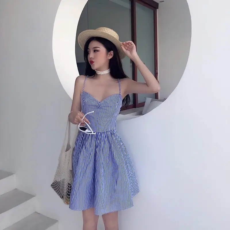 2020 Sleeveless Summer Sexy Backless Stripe Dress Party Bohemian Sytle Beach Leisure Party Blue Tender Waist Thin Lady Dress
2020 Sleeveless Summer Sexy Backless Stripe Dress Party Bohemian Sytle Beach Leisure Party Blue Tender Waist Thin Lady Dress
