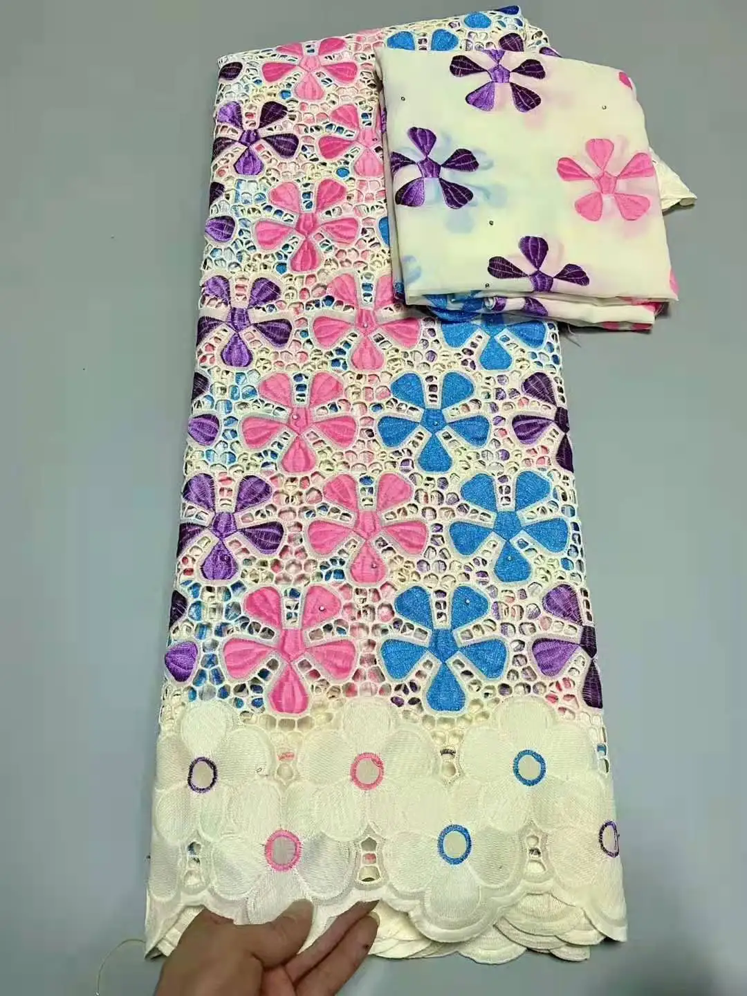 Hot Sale Swiss Lace Fabric 2021 Latest Embroidery African 100%Cotton Fabrics Swiss Voile Lace In Switzerland Dubai Fabrics 7yard
Hot Sale Swiss Lace Fabric 2021 Latest Embroidery African 100%Cotton Fabrics Swiss Voile Lace In Switzerland Dubai Fabrics 7yard