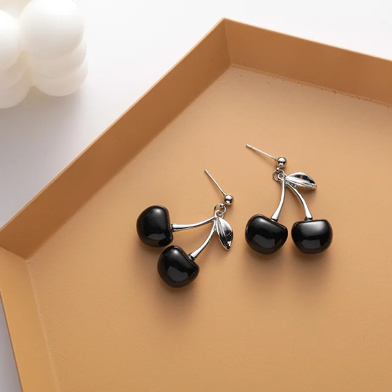MISSNICE New Fashion Punk Black Cherry Earrings Korea Cute Red Cherry Fruit Dangle Drop Earrings for Women Party Jewelry Gifts
MISSNICE New Fashion Punk Black Cherry Earrings Korea Cute Red Cherry Fruit Dangle Drop Earrings for Women Party Jewelry Gifts