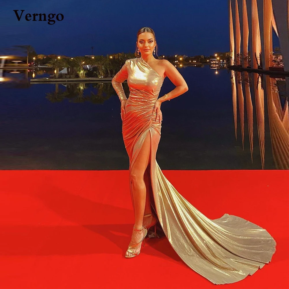 Платье женское вечернее блестящее с одним открытым плечом и длинным рукавом
Платье женское вечернее блестящее с одним открытым плечом и длинным рукавом