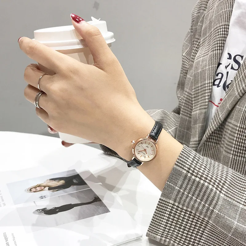 Vintage Women Watches Fashion Simple Small Ladies Wristwatches 2019 Elegant Qualities Female Quartz Watch Women Leather Clock
Vintage Women Watches Fashion Simple Small Ladies Wristwatches 2019 Elegant Qualities Female Quartz Watch Women Leather Clock