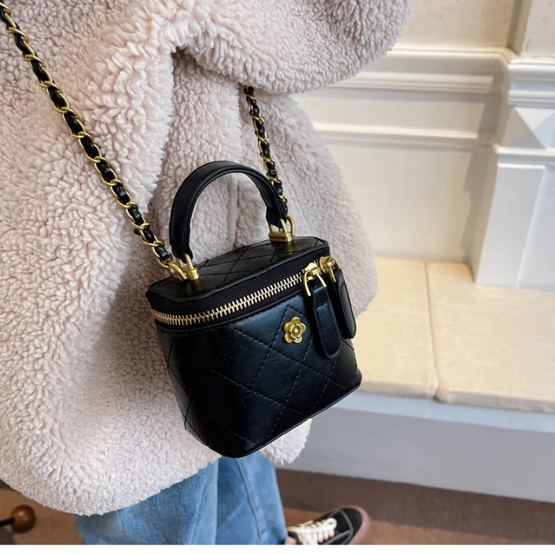 High Quality Ladies Autumn and Winter Shoulder Bag 2021 New Chain Rhombus Bucket Bag Fashion Handbag Box Bag Messenger Bag
High Quality Ladies Autumn and Winter Shoulder Bag 2021 New Chain Rhombus Bucket Bag Fashion Handbag Box Bag Messenger Bag