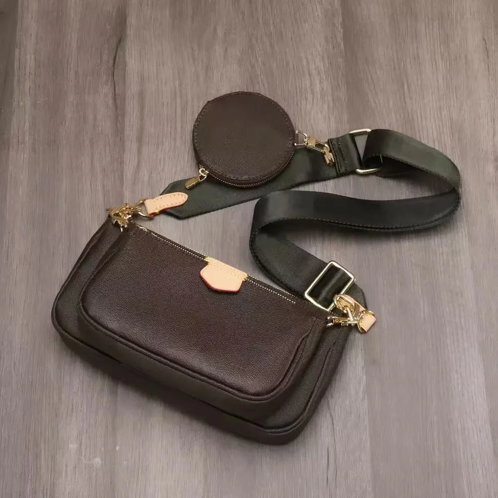 The new three-piece suit can be hand-carried or cross-carried. Small and exquisite classic style designer handbags
The new three-piece suit can be hand-carried or cross-carried. Small and exquisite classic style designer handbags