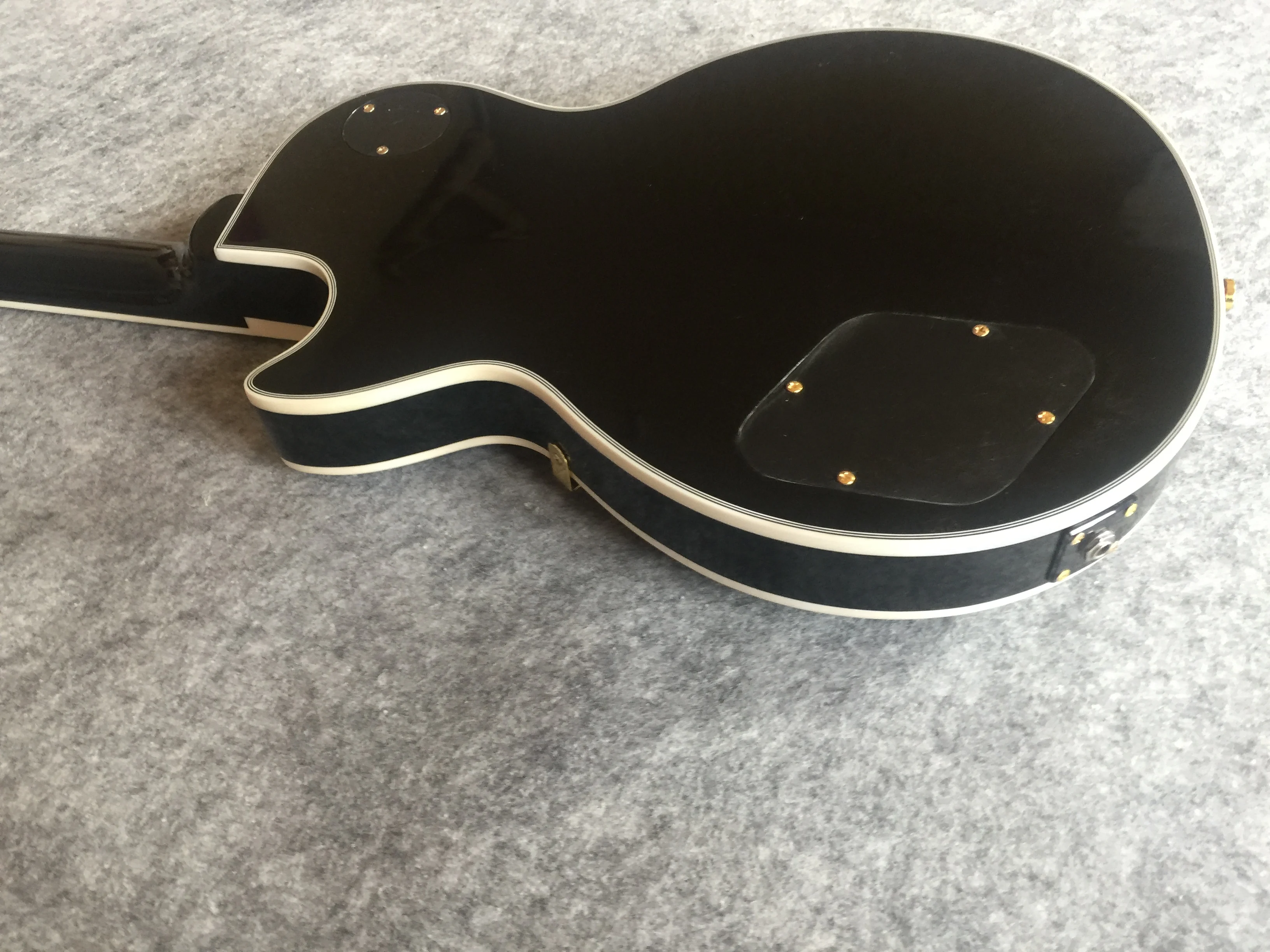 Electric guitar / black gold accessories high quality Guitar / customizable Chinese electric guitar
Electric guitar / black gold accessories high quality Guitar / customizable Chinese electric guitar