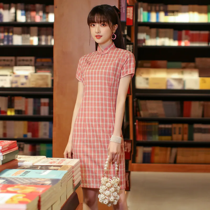 Green Mandarin Collar Slim Plaid Mini Qipao Traditional Chinese Short Sleeve Cotton Cheongsam Sexy Split Lady Banquet Dress
Green Mandarin Collar Slim Plaid Mini Qipao Traditional Chinese Short Sleeve Cotton Cheongsam Sexy Split Lady Banquet Dress