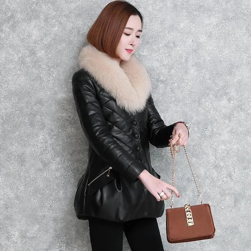 Leather Coat Women 's Short Faux PU Leather Faux Fox Fur Collar Slim Winter Coat
Leather Coat Women 's Short Faux PU Leather Faux Fox Fur Collar Slim Winter Coat