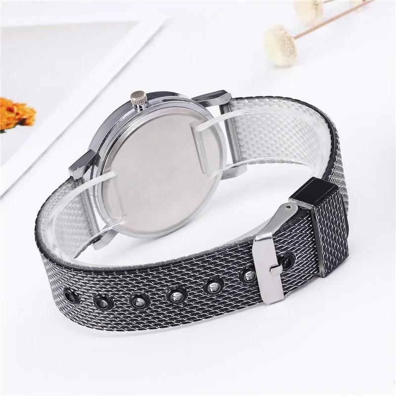 Fashionable Casual womenS Watch Blue Glass Eyes Soft Appliance With Suitable Fashion Neutral Watches WholePop Men And Women
Fashionable Casual womenS Watch Blue Glass Eyes Soft Appliance With Suitable Fashion Neutral Watches WholePop Men And Women