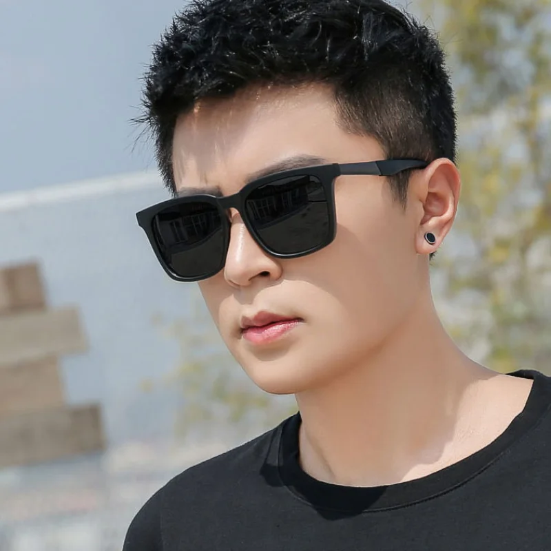 2021 new classic men's sunglasses fashion designer driving sunglasses shades for men Eyewear Vintage High Quality glasses
2021 new classic men's sunglasses fashion designer driving sunglasses shades for men Eyewear Vintage High Quality glasses