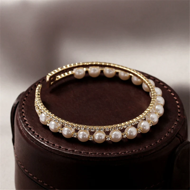 New Style Palace Imitation Pearl Bracelet Women's Retro Temperament Charm Trend Double Flash Diamond Bracelet Jewelry Wholesale
New Style Palace Imitation Pearl Bracelet Women's Retro Temperament Charm Trend Double Flash Diamond Bracelet Jewelry Wholesale