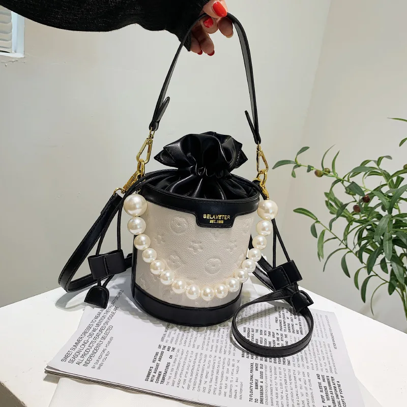 Luxury Pearl Chain PU Leather Shoulder Bags For Women Contrast Color Female Handbags Floral Prints Crossbody Bags Fashion Brand
Luxury Pearl Chain PU Leather Shoulder Bags For Women Contrast Color Female Handbags Floral Prints Crossbody Bags Fashion Brand