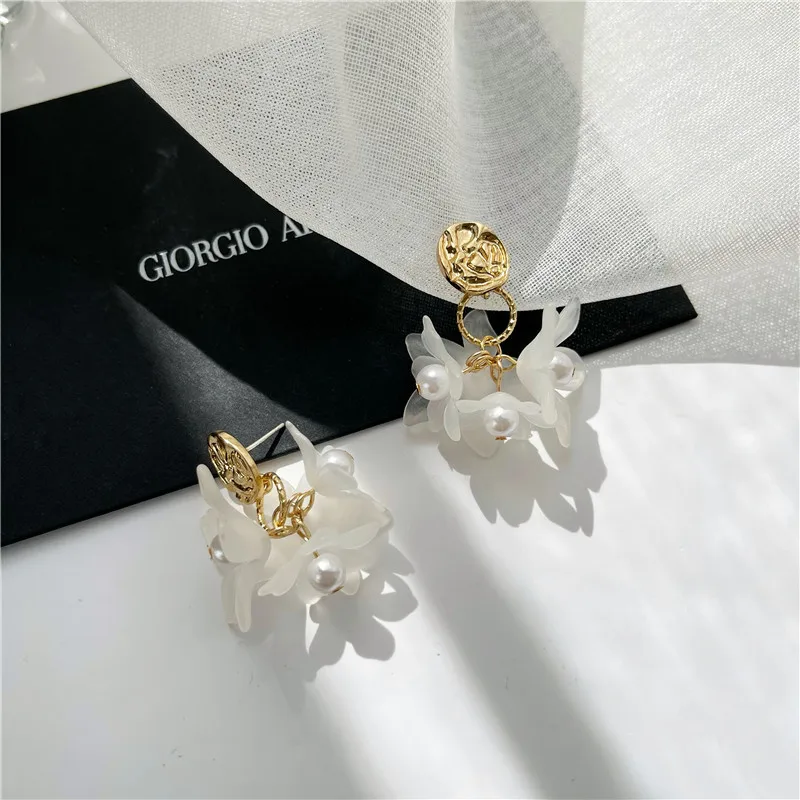 Metal material acrylic elegant sen is a flower earrings female personality web celebrity geometric stud earrings
Metal material acrylic elegant sen is a flower earrings female personality web celebrity geometric stud earrings