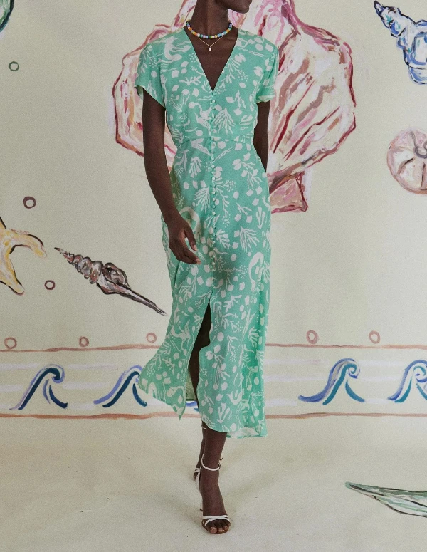2021 Summer New Women Luxury Printed Button Brand Design Casual Versatile Concise Sexy Fashion V-neck Slit Dress
2021 Summer New Women Luxury Printed Button Brand Design Casual Versatile Concise Sexy Fashion V-neck Slit Dress