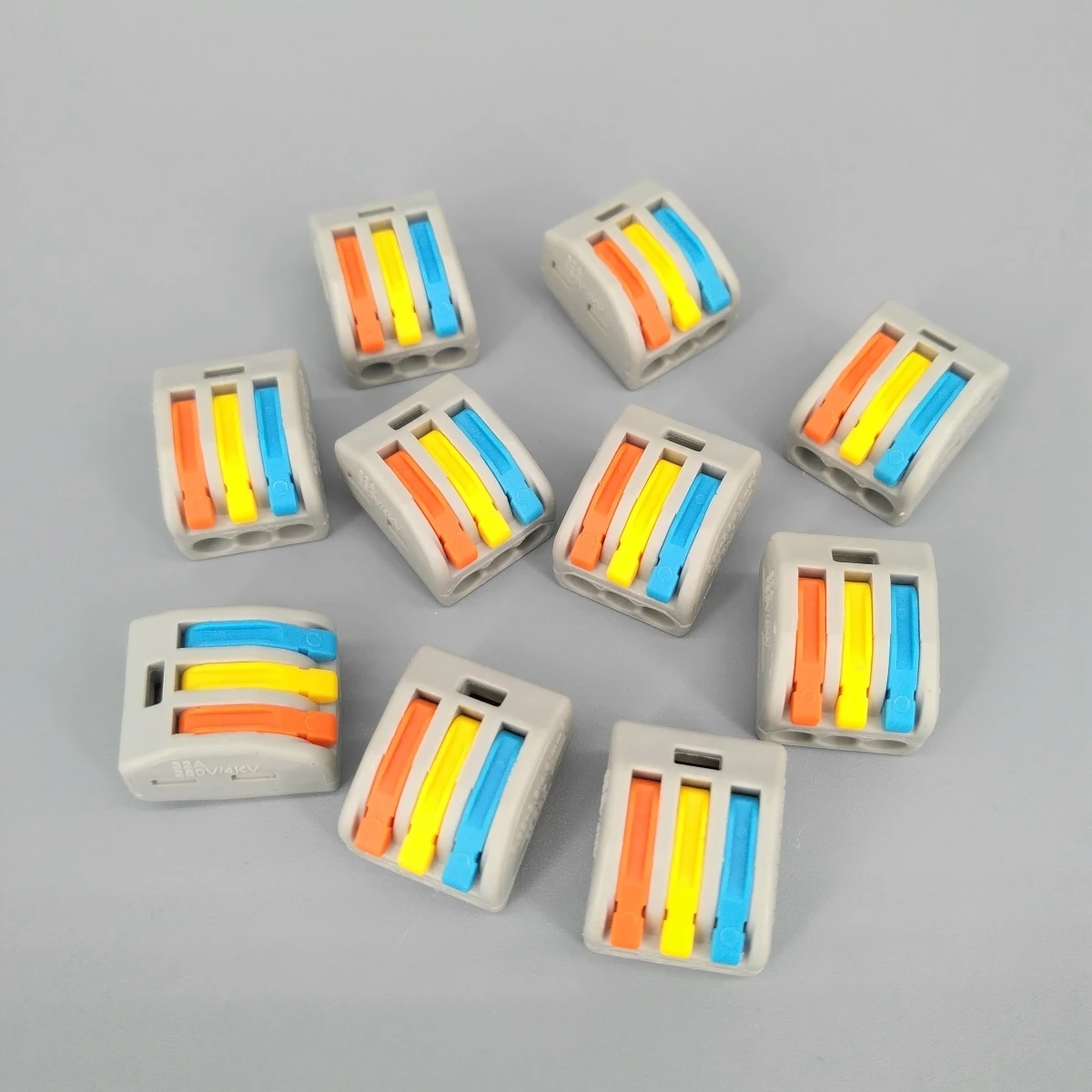 10pcs PCT-213 3 Pin Universal compact wire wiring connector conductor terminal block with lever with different color
10pcs PCT-213 3 Pin Universal compact wire wiring connector conductor terminal block with lever with different color