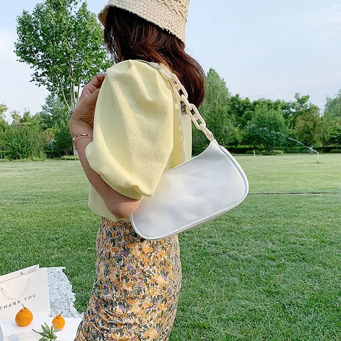 Patent Leather Women Chain Shoulder Bag Fashion Design Ladies Small Messenger Bags Girls Baguette Underarm Handbags Clutch Purse
Patent Leather Women Chain Shoulder Bag Fashion Design Ladies Small Messenger Bags Girls Baguette Underarm Handbags Clutch Purse
