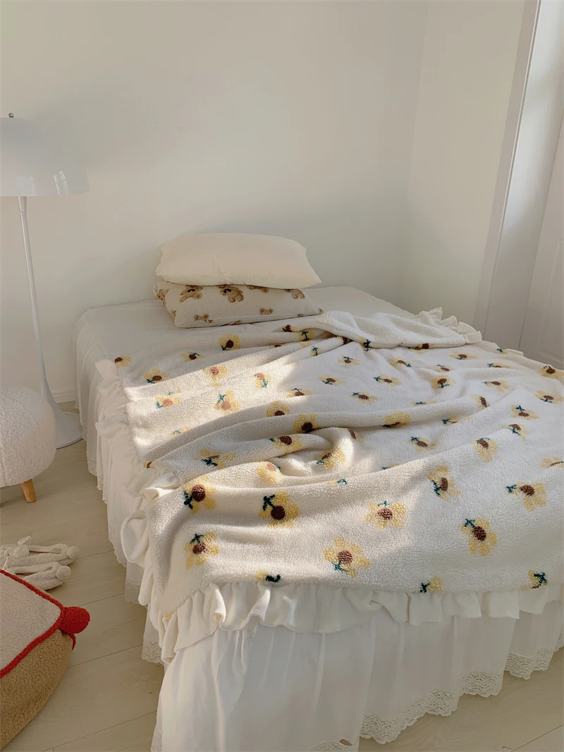 INS Autumn and Winter Girly Heart Warm Berber Fleece Blanket Casual Blanket Lunch Break Blanket
INS Autumn and Winter Girly Heart Warm Berber Fleece Blanket Casual Blanket Lunch Break Blanket