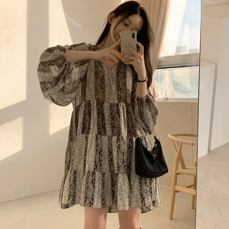 Qooth Simple Design Ethnic Style Dress V-Neck Puff Sleeve Loose Long-Sleeved Dress Womens Pullover Causal All Match Dress QT903
Qooth Simple Design Ethnic Style Dress V-Neck Puff Sleeve Loose Long-Sleeved Dress Womens Pullover Causal All Match Dress QT903