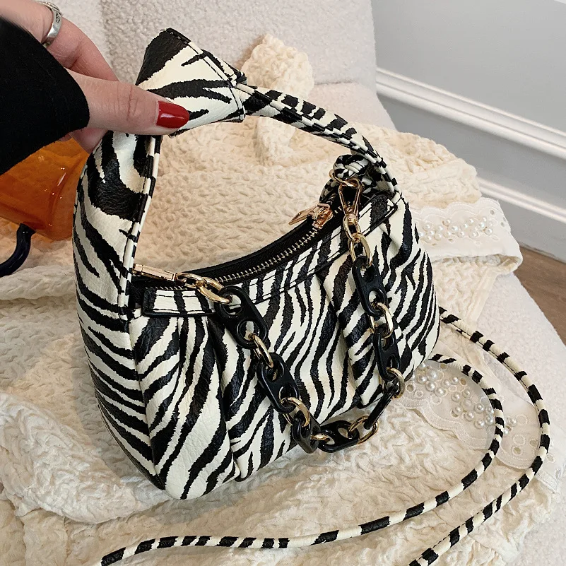 Brand Designer Ladies Shoulder Bag 2021 New Fashion Fold Chain Messenger Small Bag High-end Western Style Single Shoulder Bag
Brand Designer Ladies Shoulder Bag 2021 New Fashion Fold Chain Messenger Small Bag High-end Western Style Single Shoulder Bag