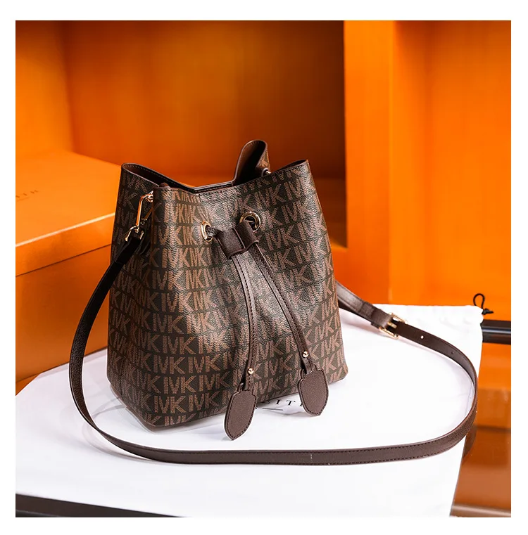 2020 new luxury fashion drawstring bucket bag shoulder bag women's famous brand handbag cross messenger women's bag
2020 new luxury fashion drawstring bucket bag shoulder bag women's famous brand handbag cross messenger women's bag